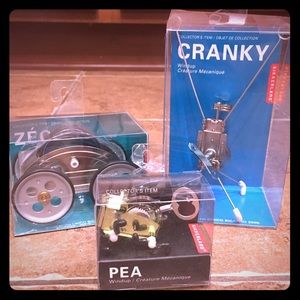 NWT Kikkerland wind up toys